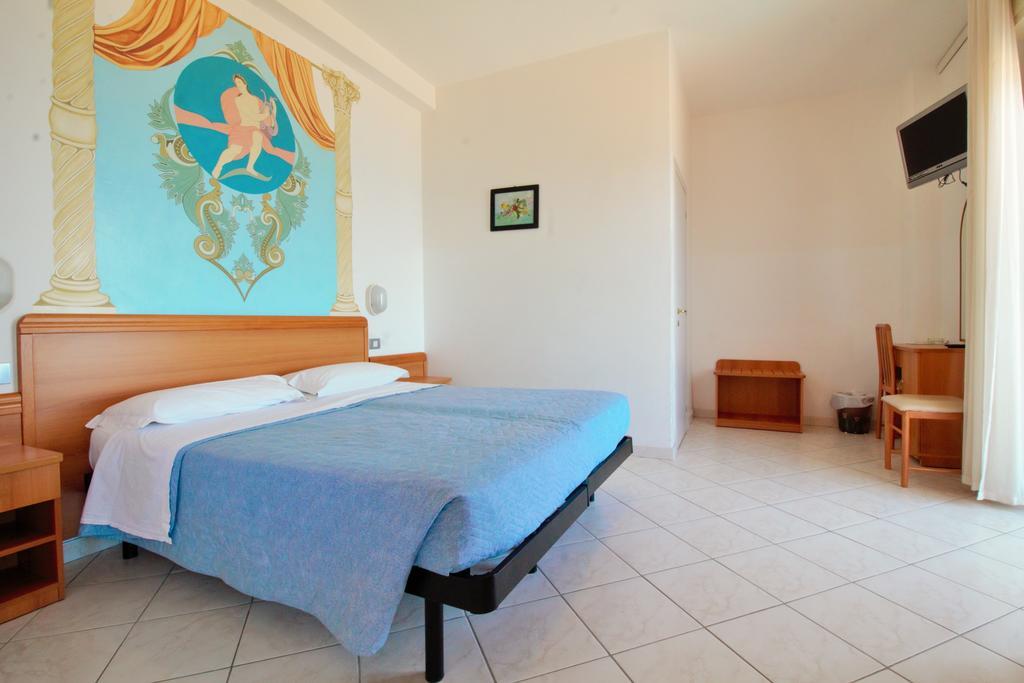 Hotel Casadei Fano Cameră foto